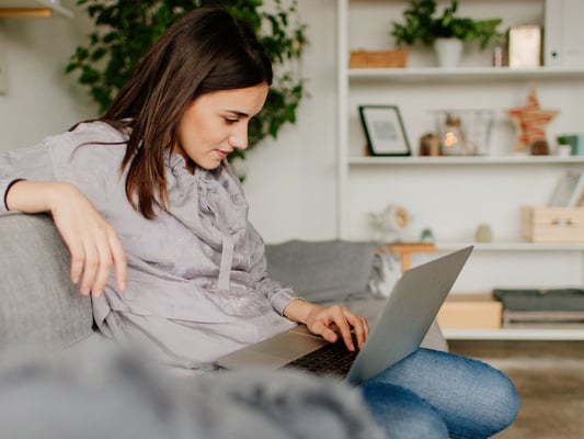 young-woman-using-computer-at-home-picture-id915637018 (1)